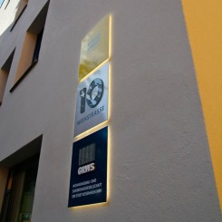 Weinstrasse 10